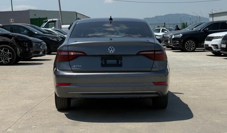
								Volkswagen Jetta full									