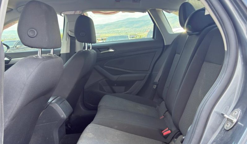 
								Volkswagen Jetta full									