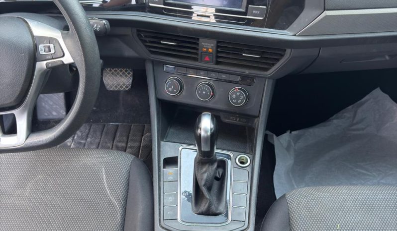 
								Volkswagen Jetta full									