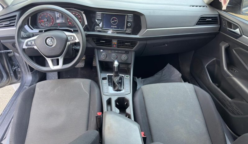 
								Volkswagen Jetta full									