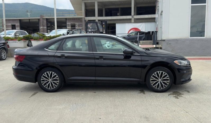 
								Volkswagen Jetta SE full									