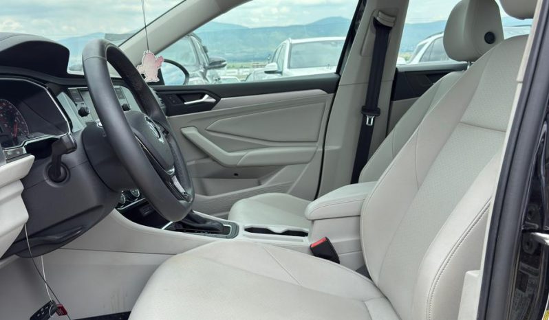 
								Volkswagen Jetta SE full									