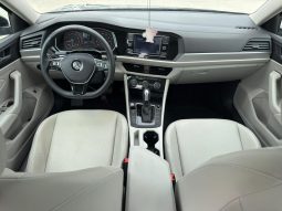 
										Volkswagen Jetta SE full									