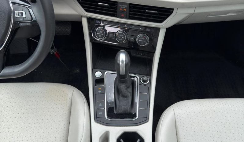 
								Volkswagen Jetta SE full									