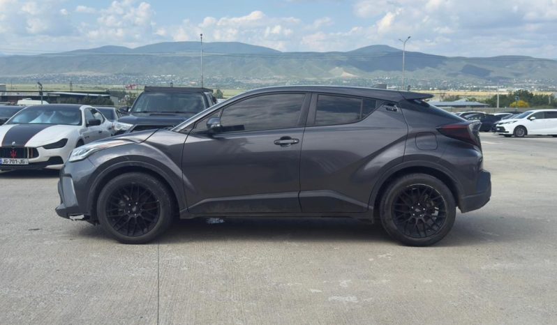 
								2020 Toyota C-HR full									