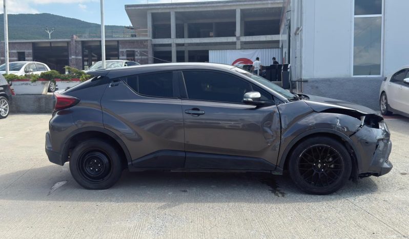 
								2020 Toyota C-HR full									