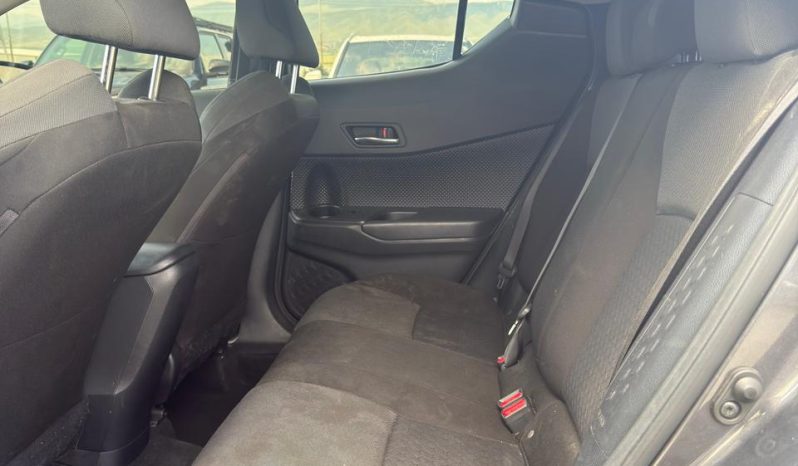 
								2020 Toyota C-HR full									