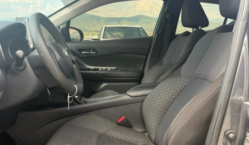 
								2020 Toyota C-HR full									