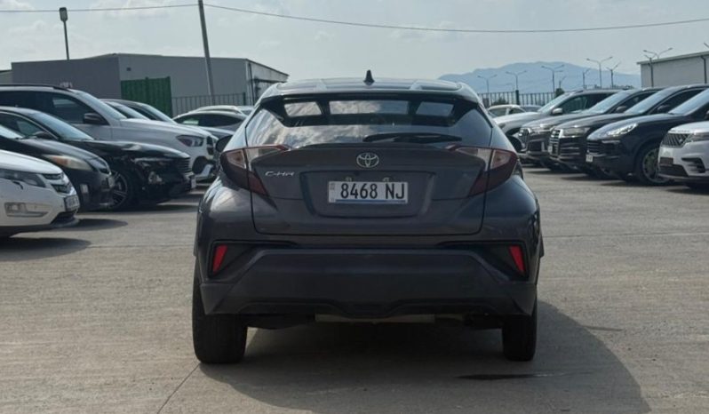 
								2020 Toyota C-HR full									