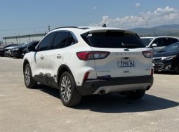 
										Ford Escape HYBRID TITANIUM full									