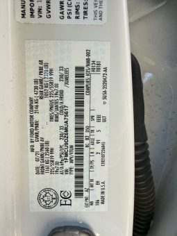 
										Ford Escape HYBRID TITANIUM full									
