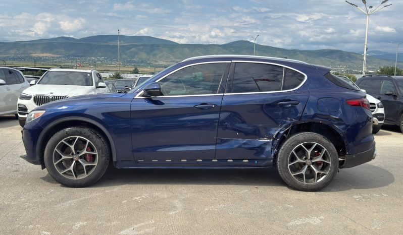 
								Alfa Romeo Stelvio full									