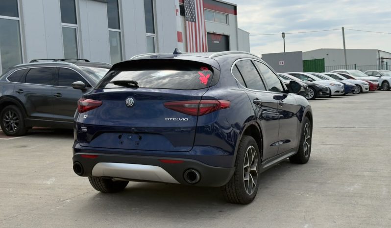 
								Alfa Romeo Stelvio full									