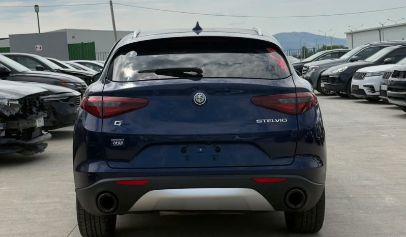 
								Alfa Romeo Stelvio full									