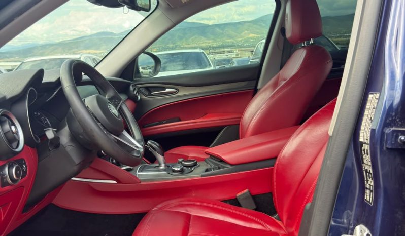 
								Alfa Romeo Stelvio full									