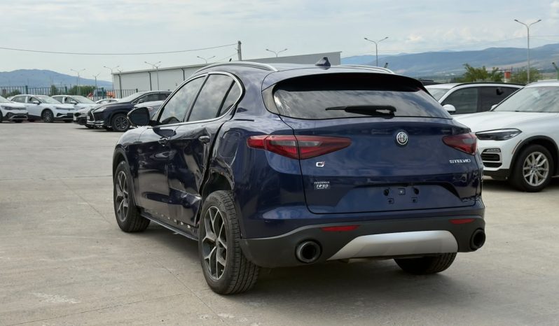 
								Alfa Romeo Stelvio full									