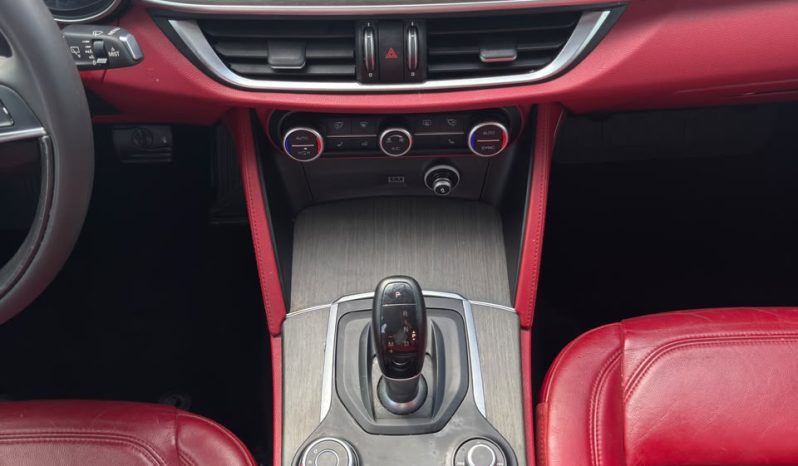 
								Alfa Romeo Stelvio full									