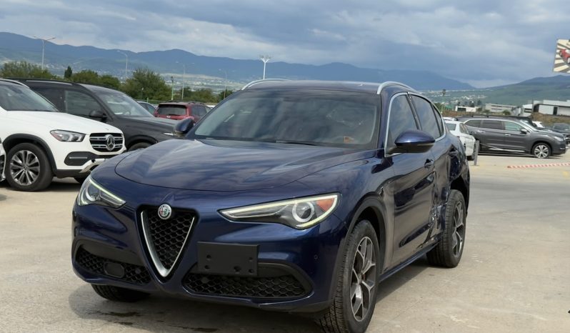 
								Alfa Romeo Stelvio full									