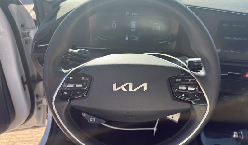 
								KIA Niro full									