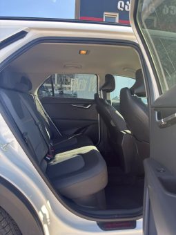 
										KIA Niro full									
