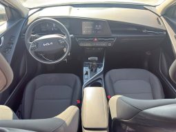 
										KIA Niro full									