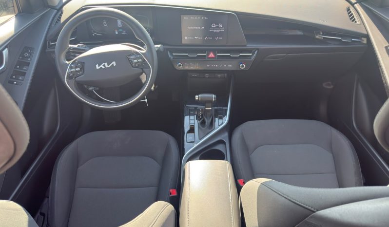 
								KIA Niro full									