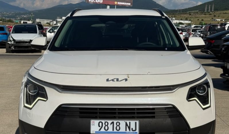 
								KIA Niro full									