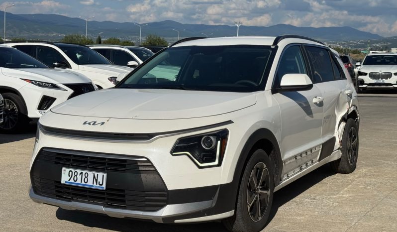 
								KIA Niro full									