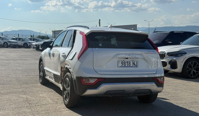 
								KIA Niro full									