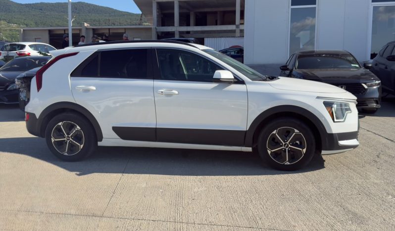 
								KIA Niro full									