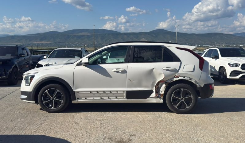
								KIA Niro full									
