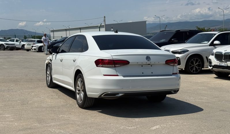 
								Volkswagen Passat full									