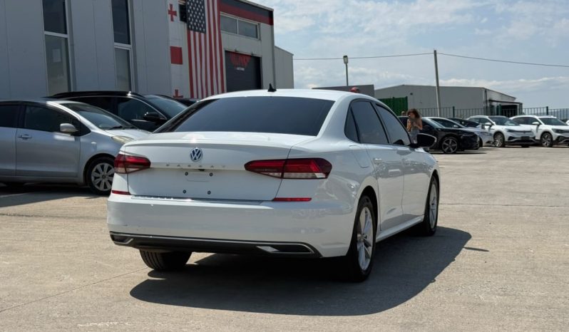 
								Volkswagen Passat full									