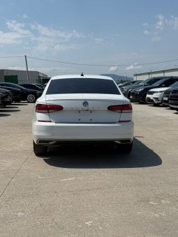 
										Volkswagen Passat full									