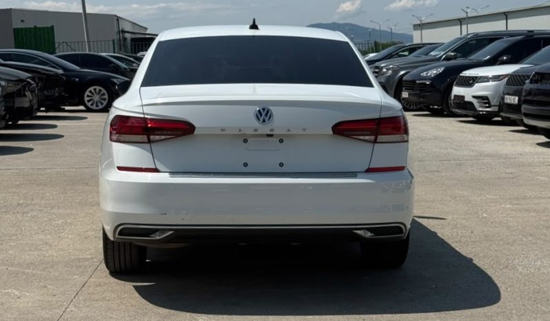 
								Volkswagen Passat full									