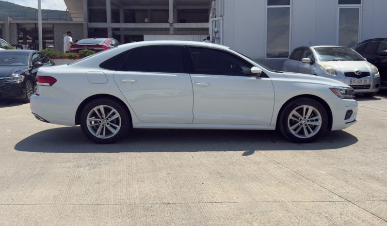 
								Volkswagen Passat full									
