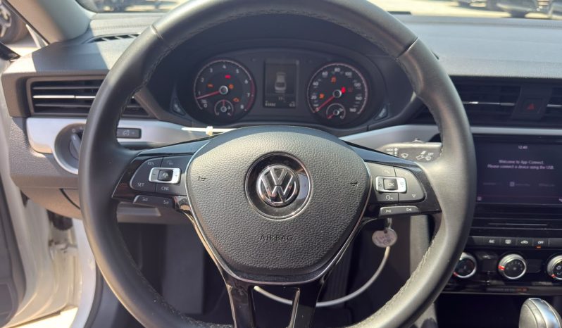 
								Volkswagen Passat full									