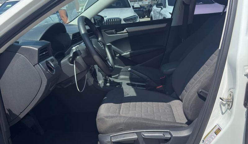 
								Volkswagen Passat full									