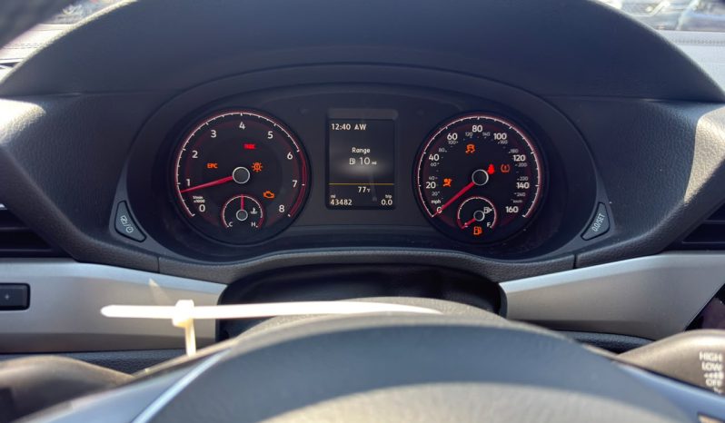 
								Volkswagen Passat full									