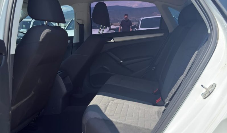 
								Volkswagen Passat full									