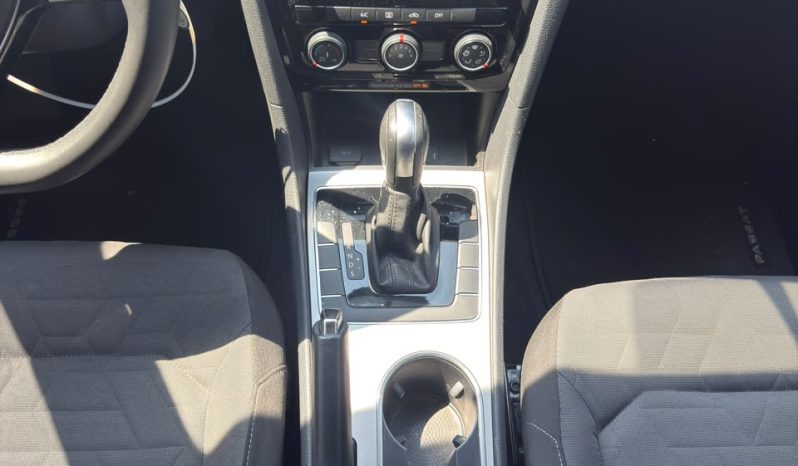 
								Volkswagen Passat full									
