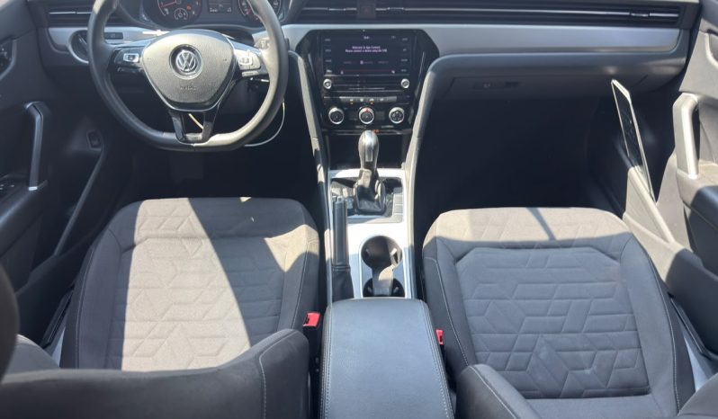 
								Volkswagen Passat full									