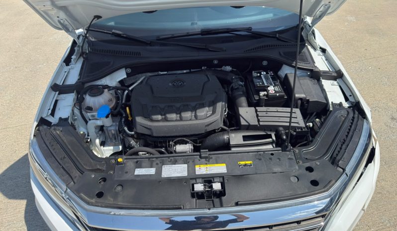 
								Volkswagen Passat full									