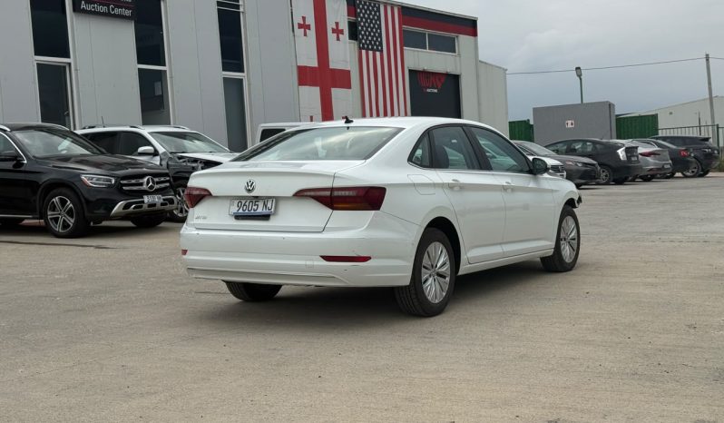 
								Volkswagen Jetta full									