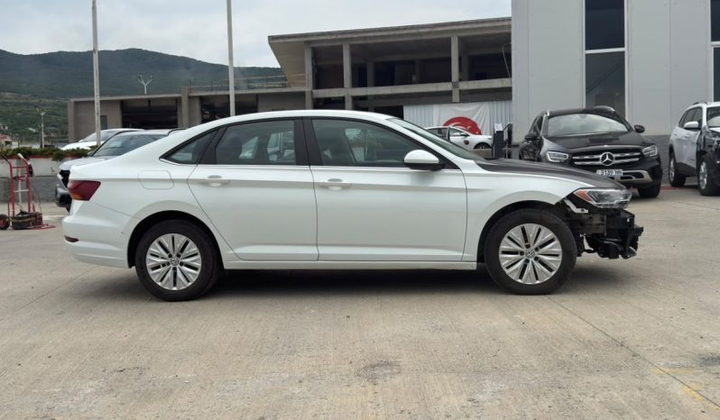 
								Volkswagen Jetta full									