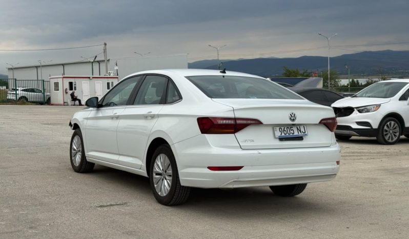 
								Volkswagen Jetta full									
