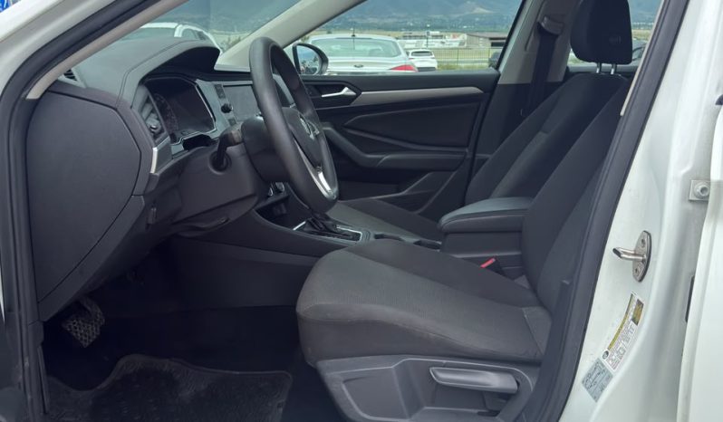 
								Volkswagen Jetta full									