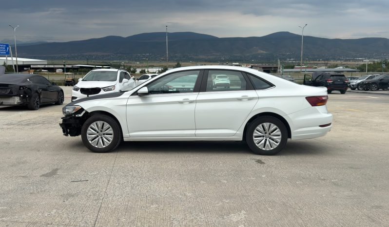 
								Volkswagen Jetta full									