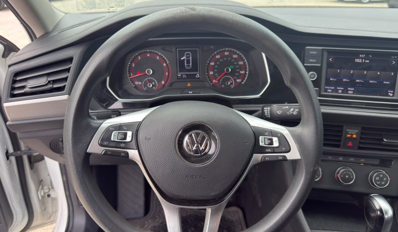 
								Volkswagen Jetta full									