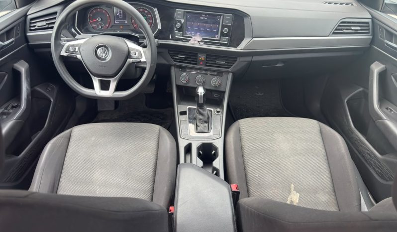 
								Volkswagen Jetta full									